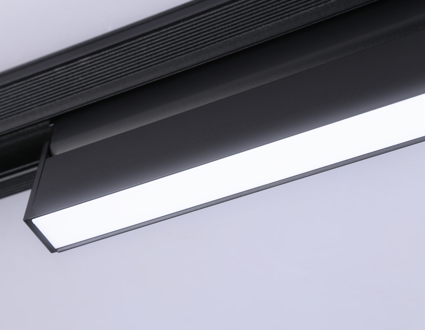 Светильник светодиодный трековый для шинопровода Magnetic GL4062 BK черный IP20 12W 4200K 48V Ambrel