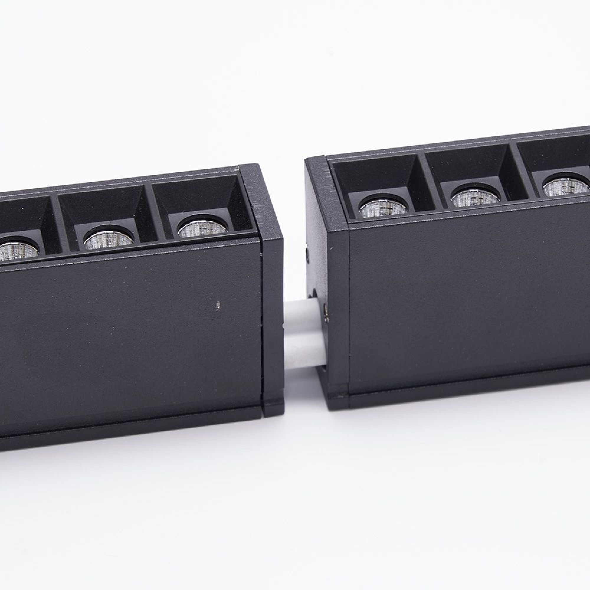 Светильник с рефлекторами в алюминиевом корпусе, черный 1197*23*42мм AL4028 30W 3000Lm 4000K Feron