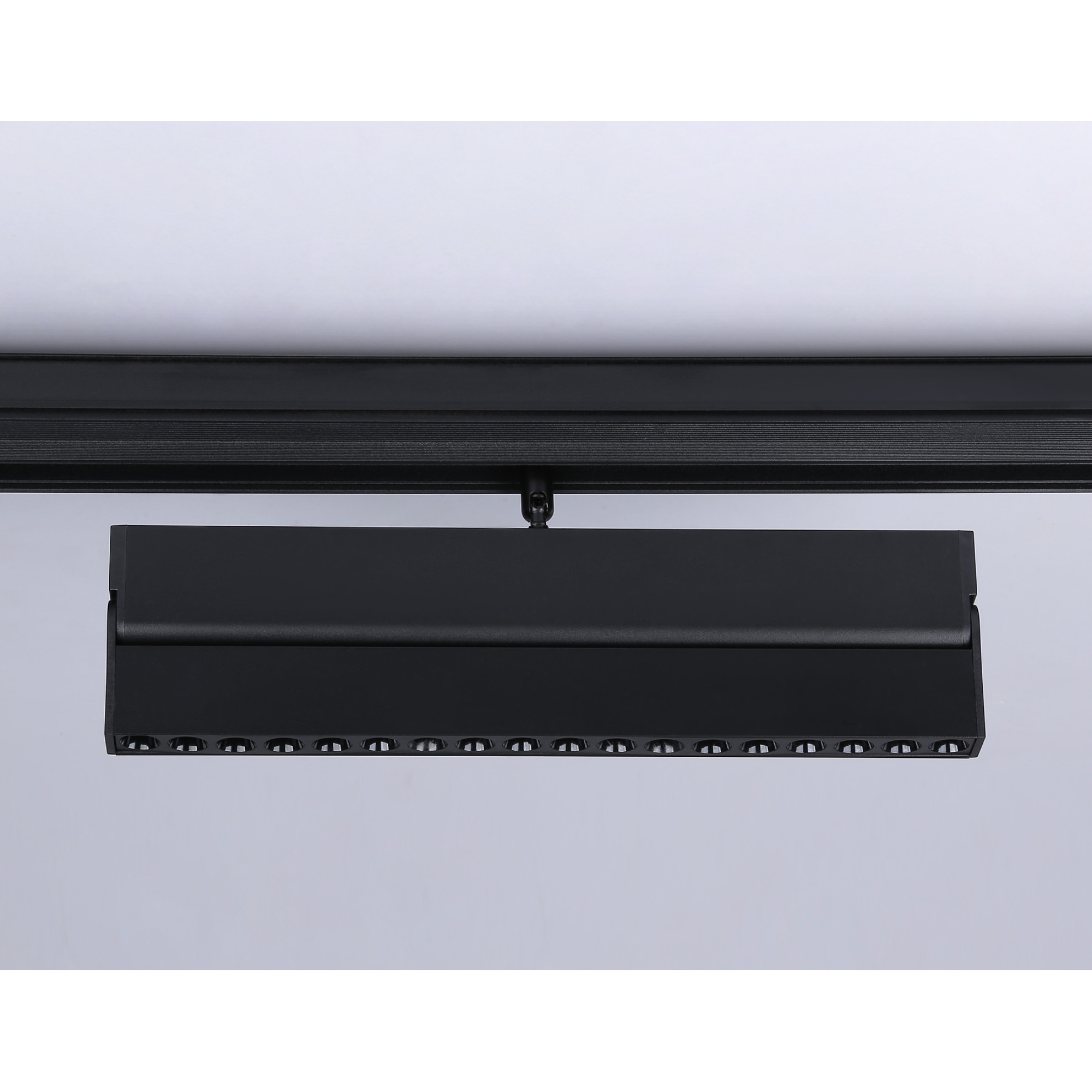 Светильник светодиодный трековый для шинопровода Magnetic GL4081 BK черный 18W 4200K 48V 24° Ambrell