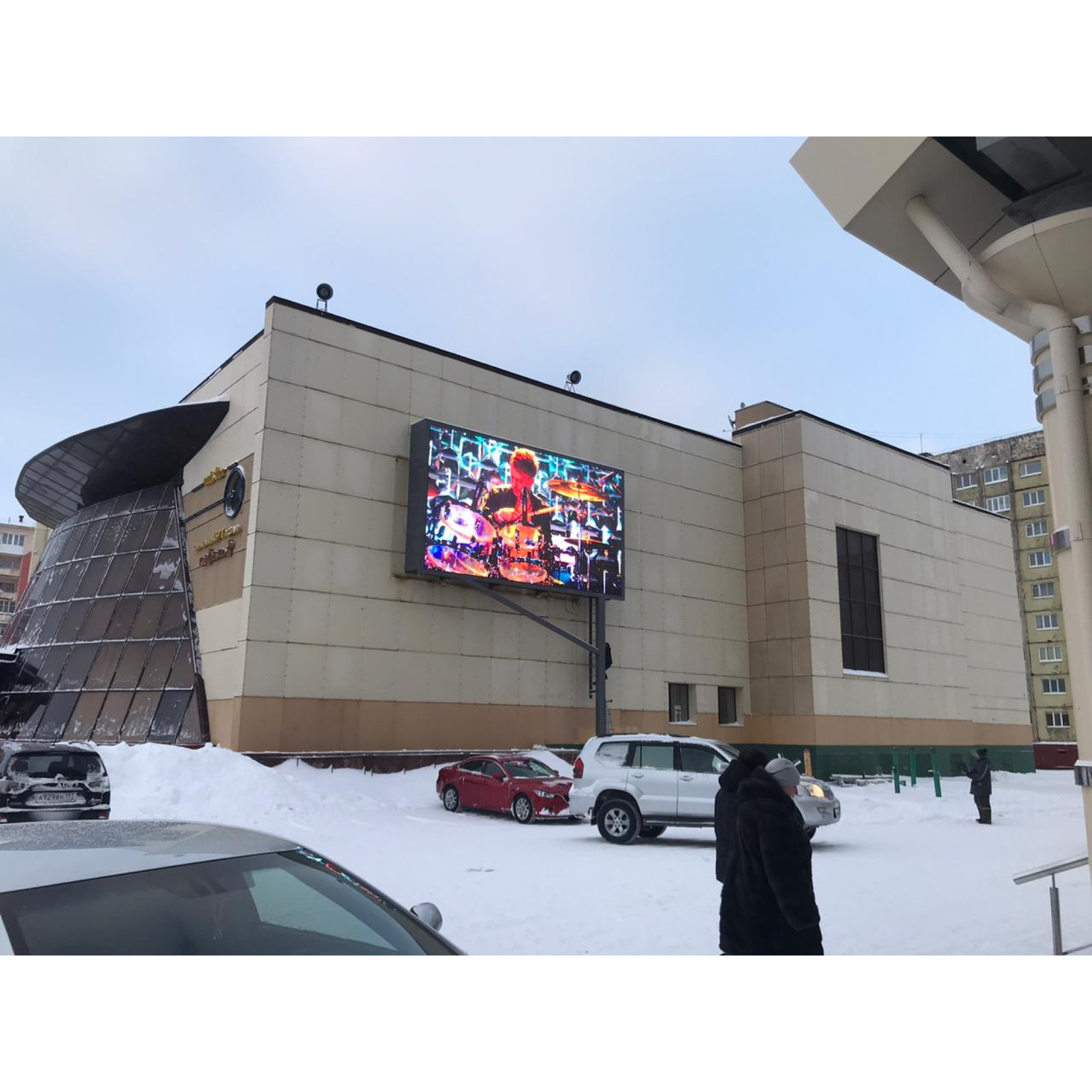 Светодиодный экран уличный Р8 8640*4800мм 45 кабинетов (960*960) SignImpress