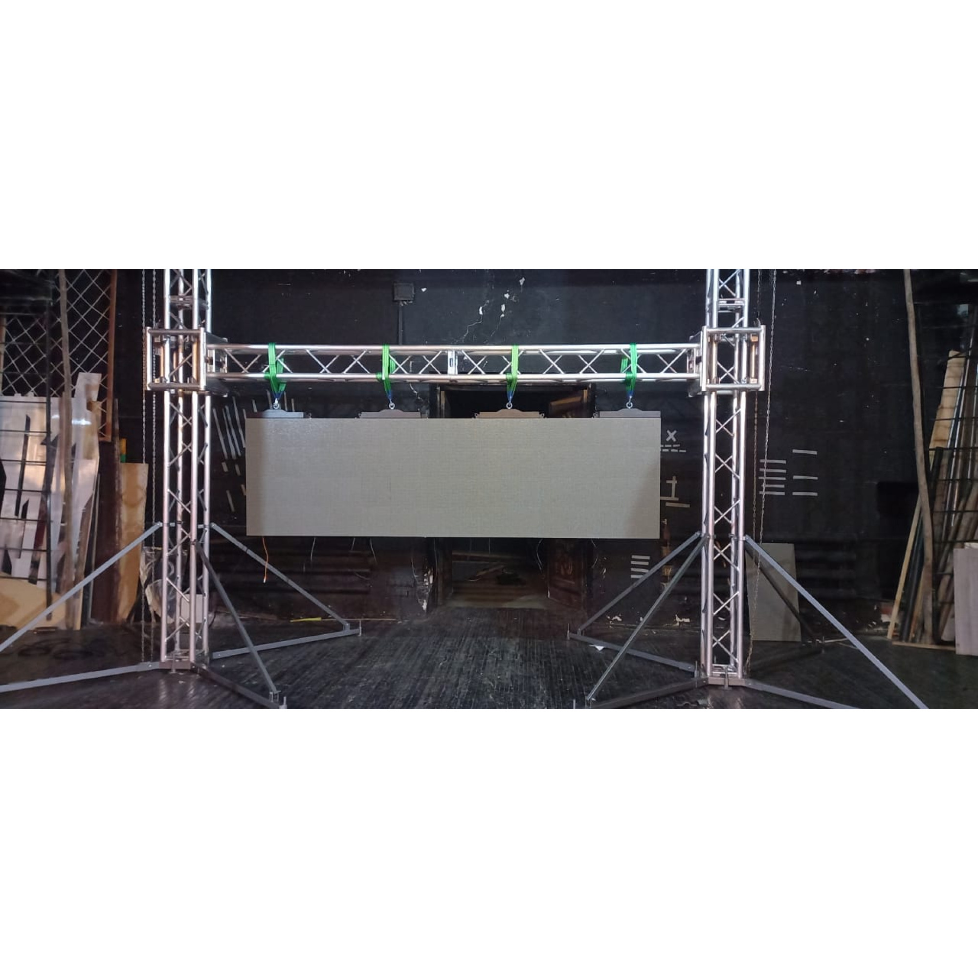 Светодиодный прокатный экран уличный Р4,81 3500*3000мм 21 кабинет (500*1000) SignImpress