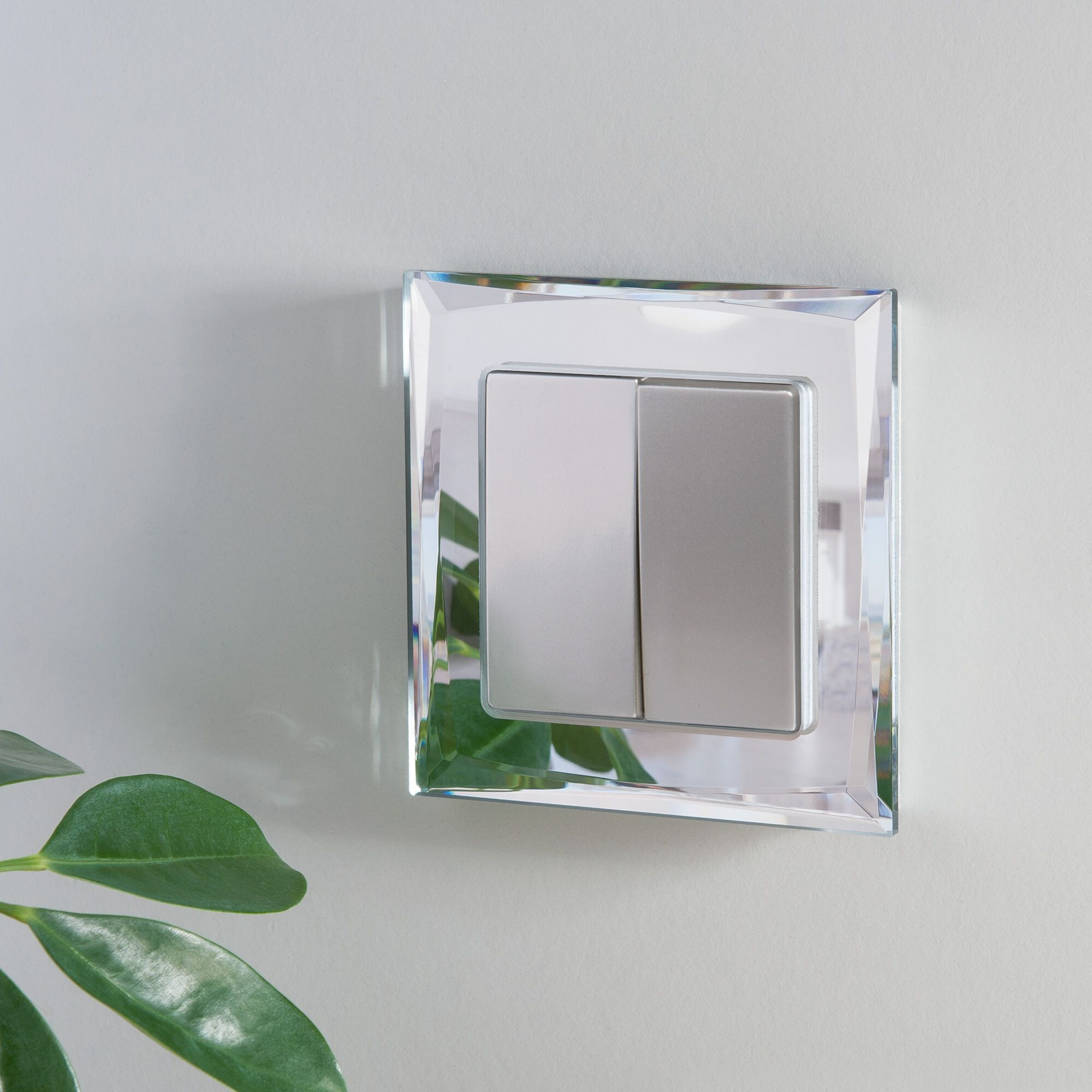 Выключатель двухклавишный 1