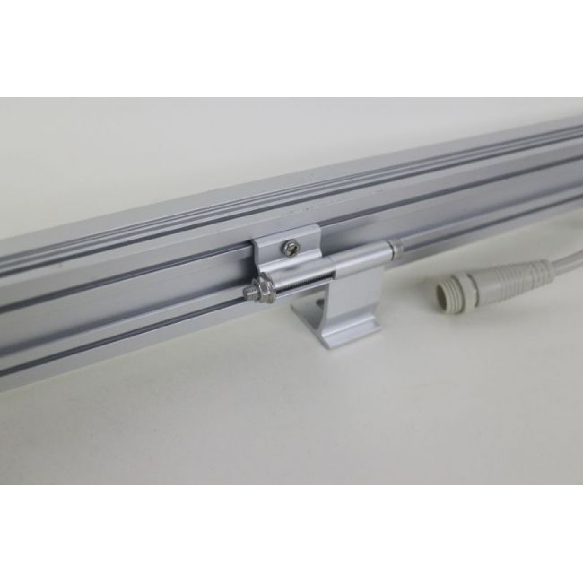 Прожектор линейный архитектурный WL 24В 24Вт 3000К SMD3030 24Д 10*60˚ IP65 1m SignImpress